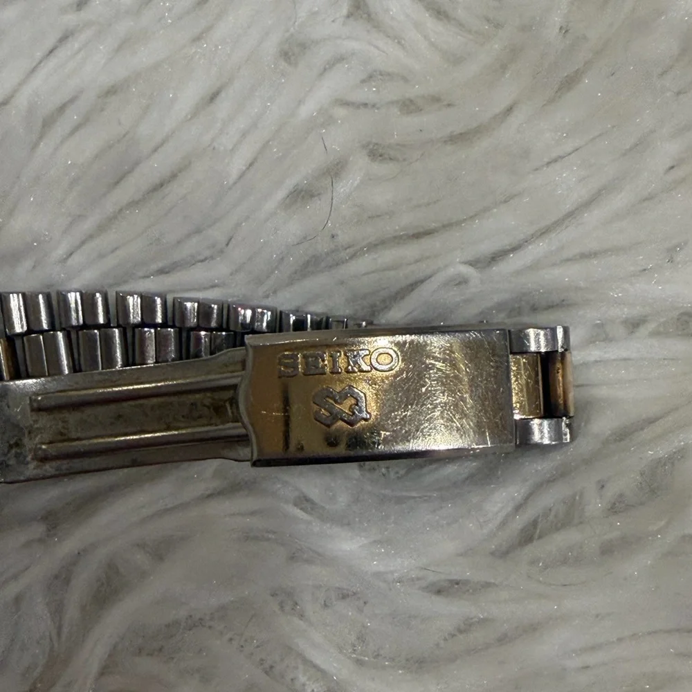 vintage Seiko SQ watch woman’s